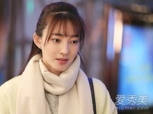 颜宋"素颜女神"王丽坤此次在剧中饰演脱线少女,单亲