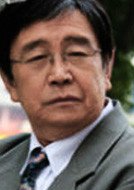 华方 演员   李明臣    蔚蓝药业集团董事长,男,六十六岁,华震伯父