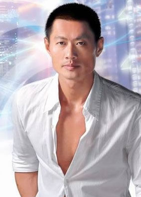 有时会为本身利益而不择手段,甚至做出违法行为 郭锦安演员黄