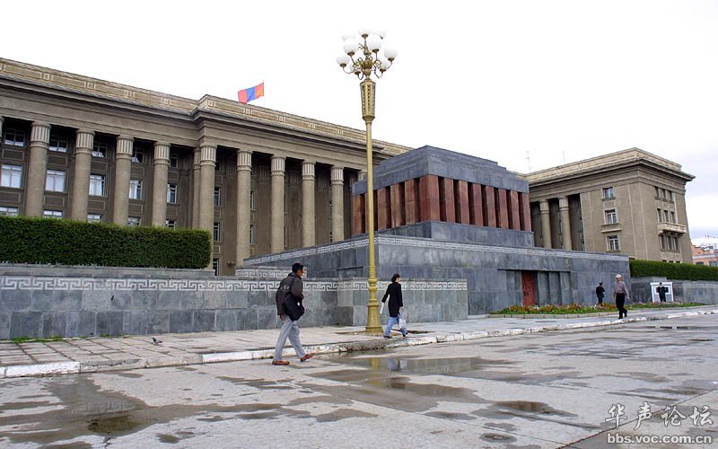 乔巴山陵墓位于蒙古首都乌兰巴托市中心苏赫巴托广场.