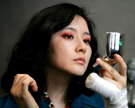金子(李英爱饰 美丽的金子在20岁那年以绑架幼儿罪遭到起诉并锒铛
