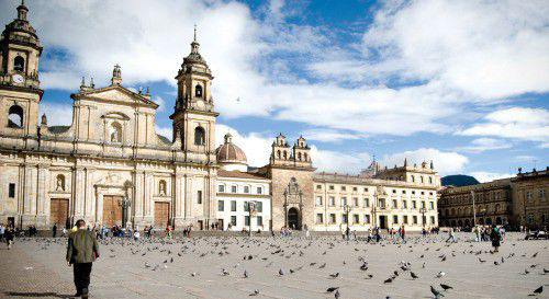 santafé de bogotá)是哥伦比亚的首都和昆迪纳马卡省的省会