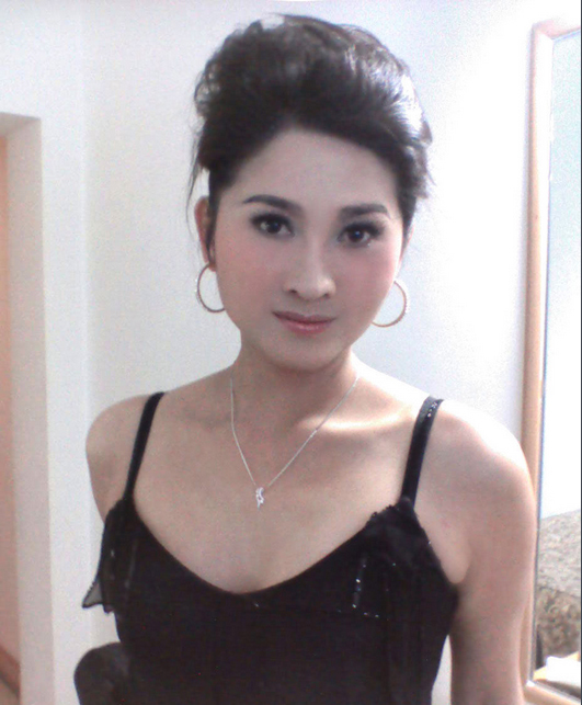 年6月1日,在黄家中当着她的面与她的一位朋友"张钰小霞"发生过性关系