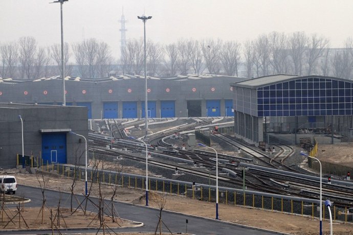昌平线拥有车辆基地2座:定泗路停车场,十三陵景区车辆段 定泗路停车