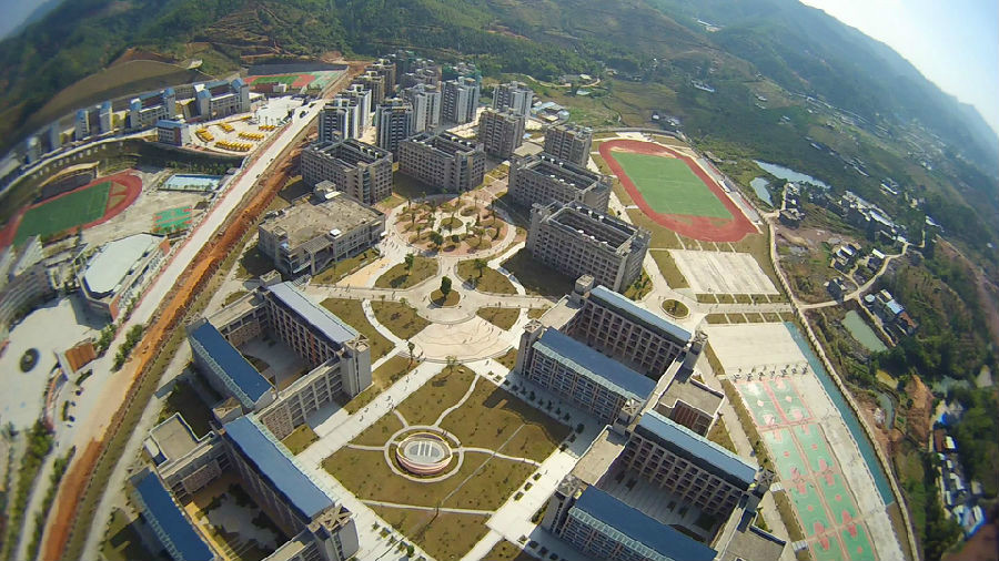 广州大学附属东江中学是东源县按国家示范性普通高中标准新建的一所