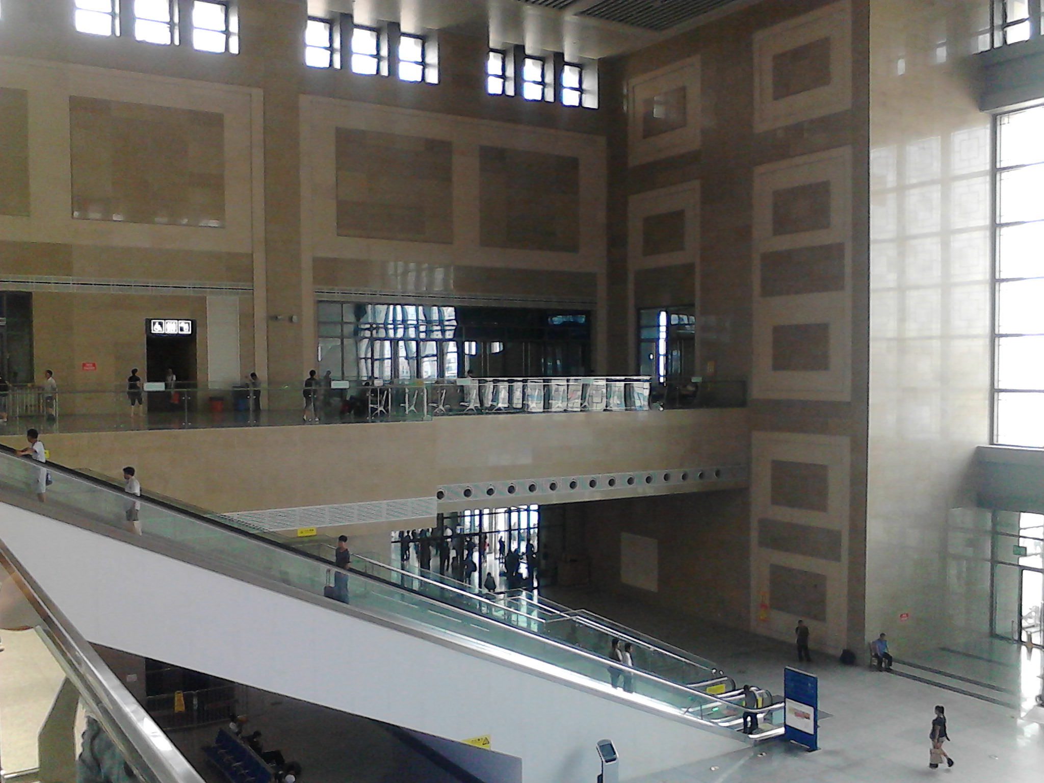 保定火车站扩建改造一期工程(西站房)已经完工,2012年12月29日0:30