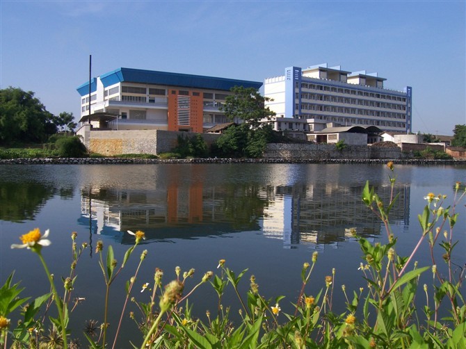 右江民族医学院