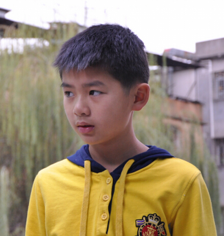 罗小虎 演员 邓丁玮彭彩金同学,彭彩金同母异父的弟弟,一个从小被父母