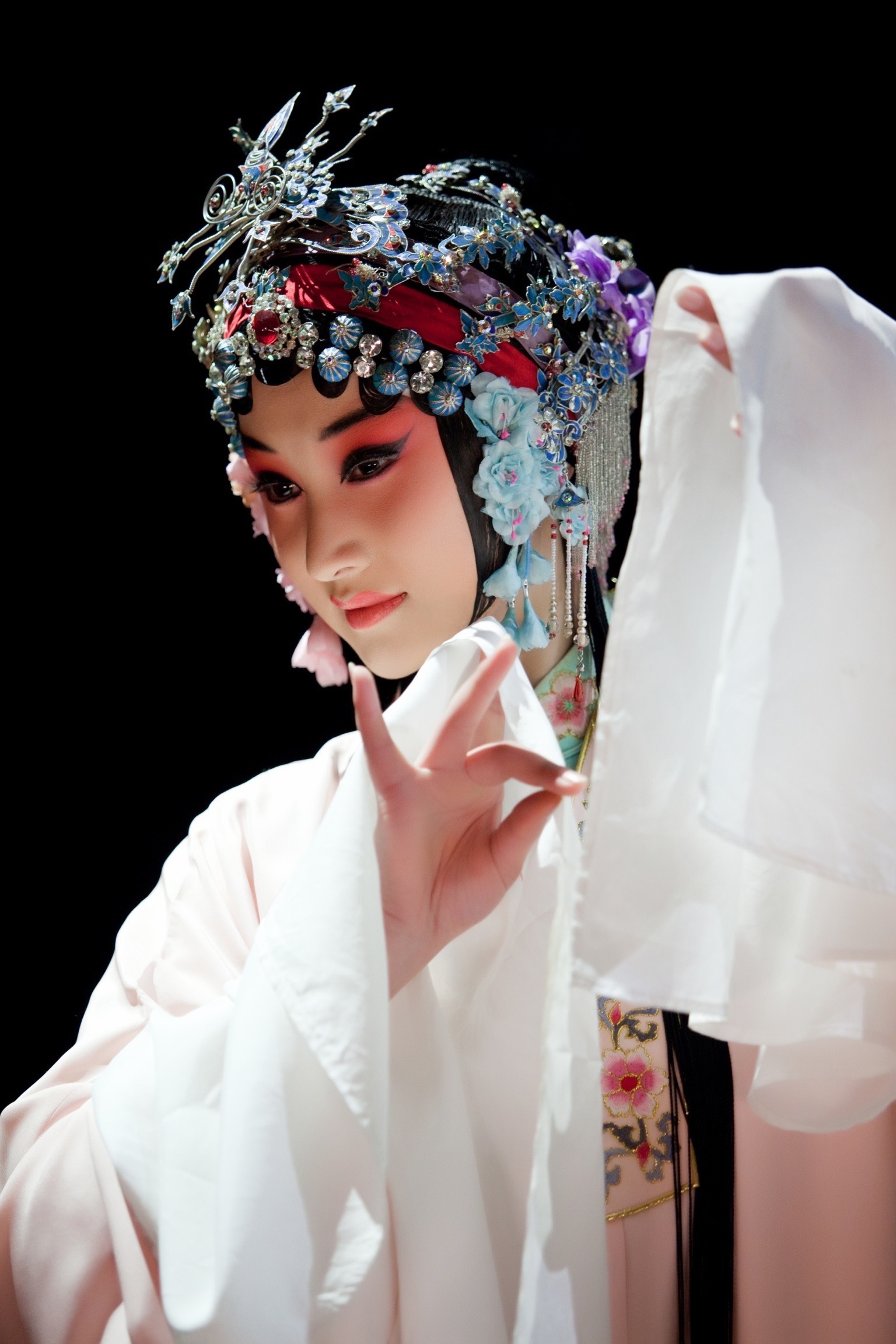 饰演百花公主; 《长生殿定情,惊变》饰演杨贵妃; "雏凤新声"昆曲折