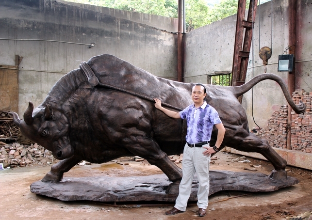 纵观铜塑,以邱县悠久的人文历史和实干文化为主题进行艺术展示,并用