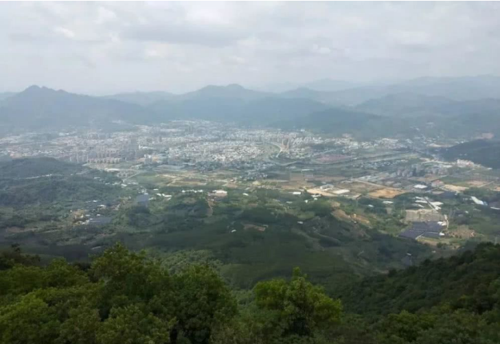 建置南胜县时,县治设于九围矾山东麓,即今平和县南胜镇人民政府所在地