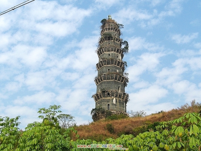 折叠 记载 清潮阳县令臧宪祖编的,对"玉峡山辉"一景如此描述"泗水会