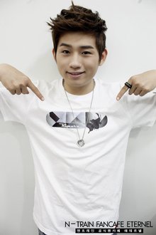 相宇身高:178cm体重:65kg兴趣:乐器演奏,听音乐特长