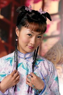 与黄晓明搭档主演古装喜剧《风流少年唐伯虎》饰秋香2001年,与钟汉良