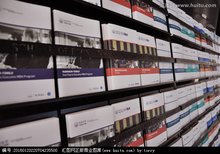 成排的管理类书刊