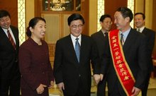 工作中的黄菊 工作中的黄菊