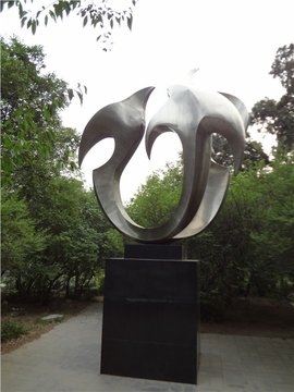 北京大学百年校庆雕塑