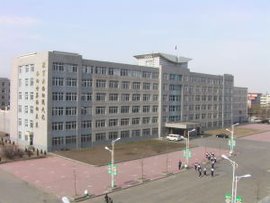 辽宁省东港市第三中学