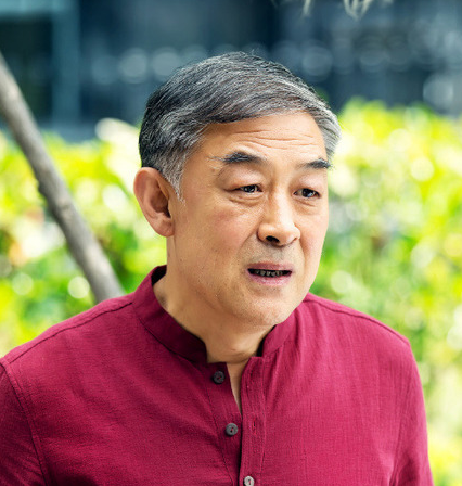 李建义饰演李东山 李梁的养父.