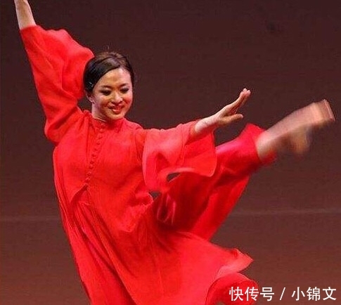 新郎播放岀轨视频