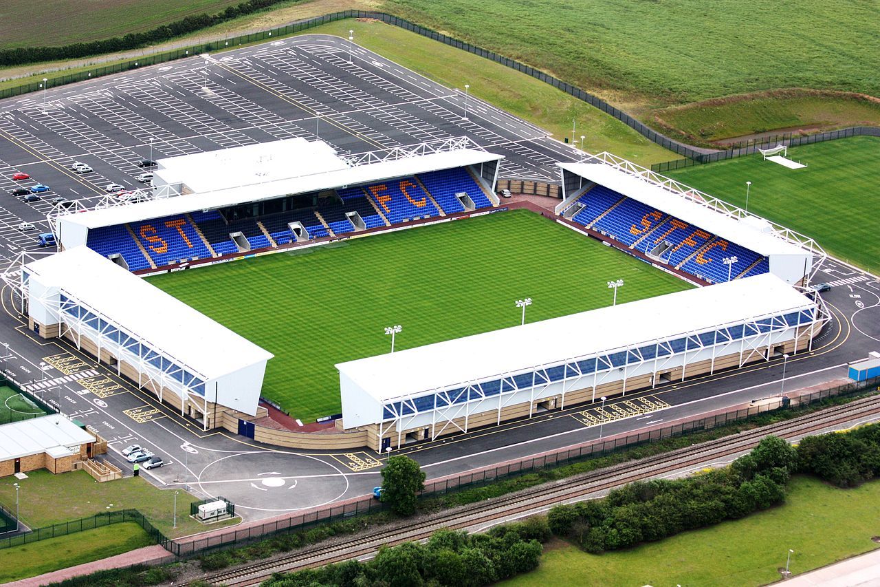 於球場落成後首年球場被稱為奧利路運動場( oteley road stadium)