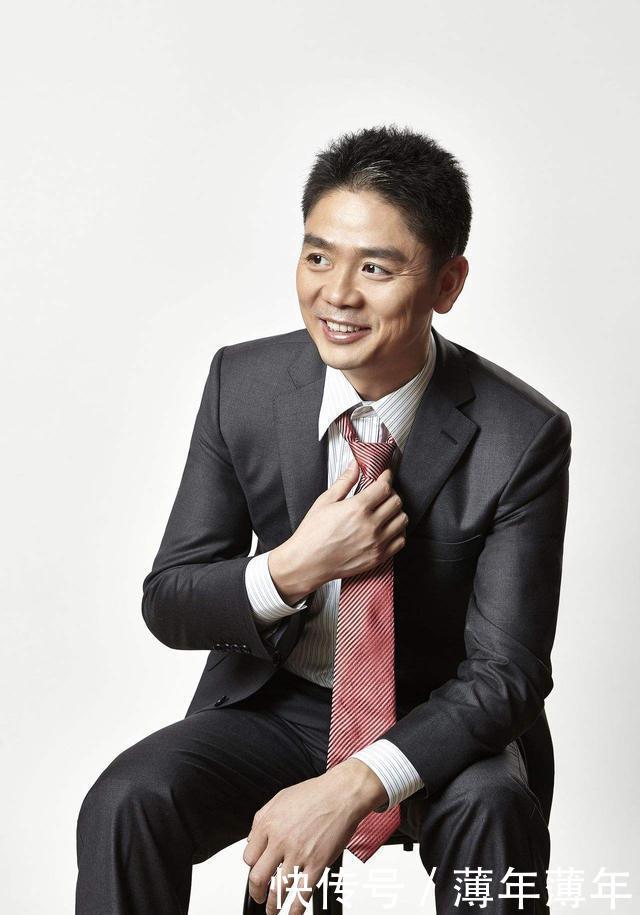 他是一名企业家