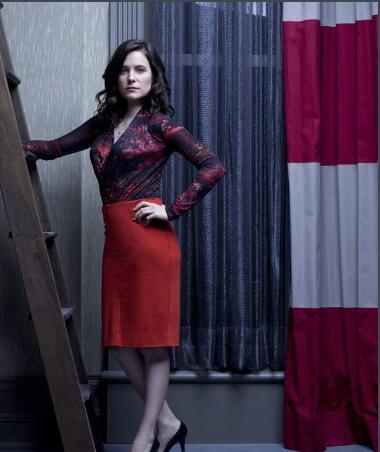 卡洛琳·达芙娜 饰演 阿兰娜·布鲁姆