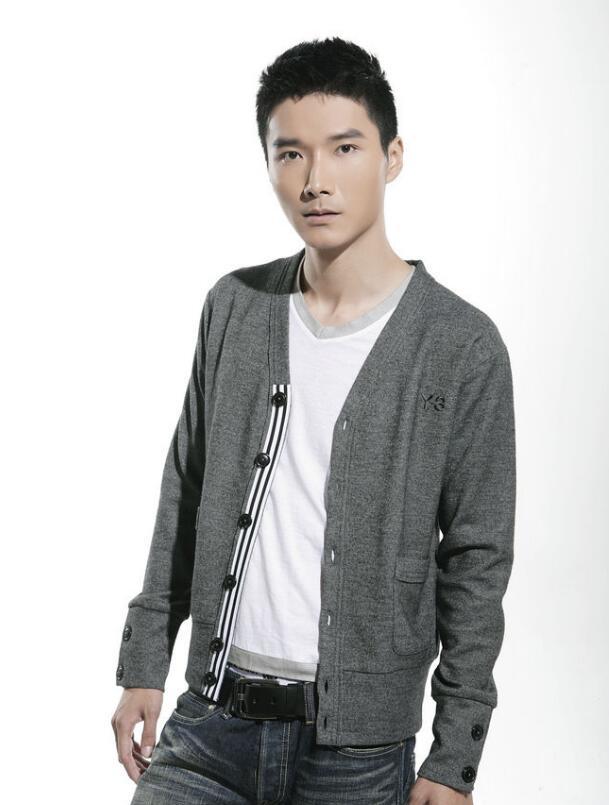 林多俊 (李泰饰) 林多美的哥哥,对妹妹林多美很是照顾.