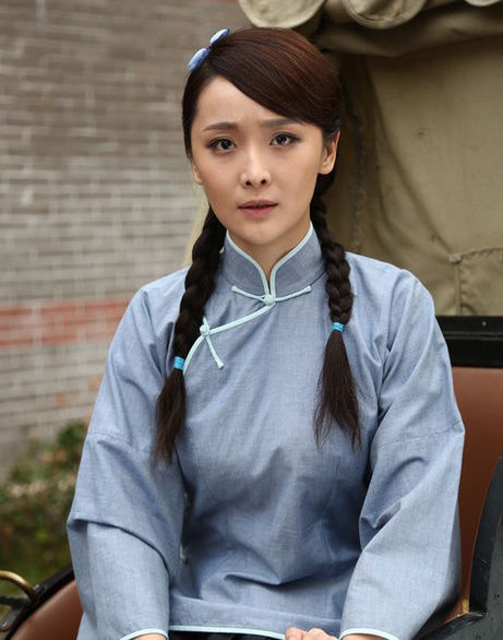 李曼饰演淑娟 一个接受了西式教育的前清贵族,她美丽端庄,知书达理