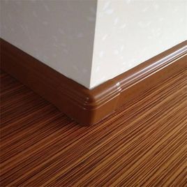 踢脚(建筑 名词)踢脚(踢脚板,踢脚线)是外墙内侧和内墙两侧与室内地坪