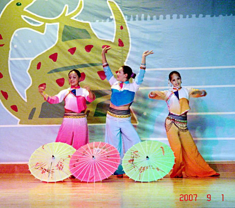 花伞舞图册_360百科