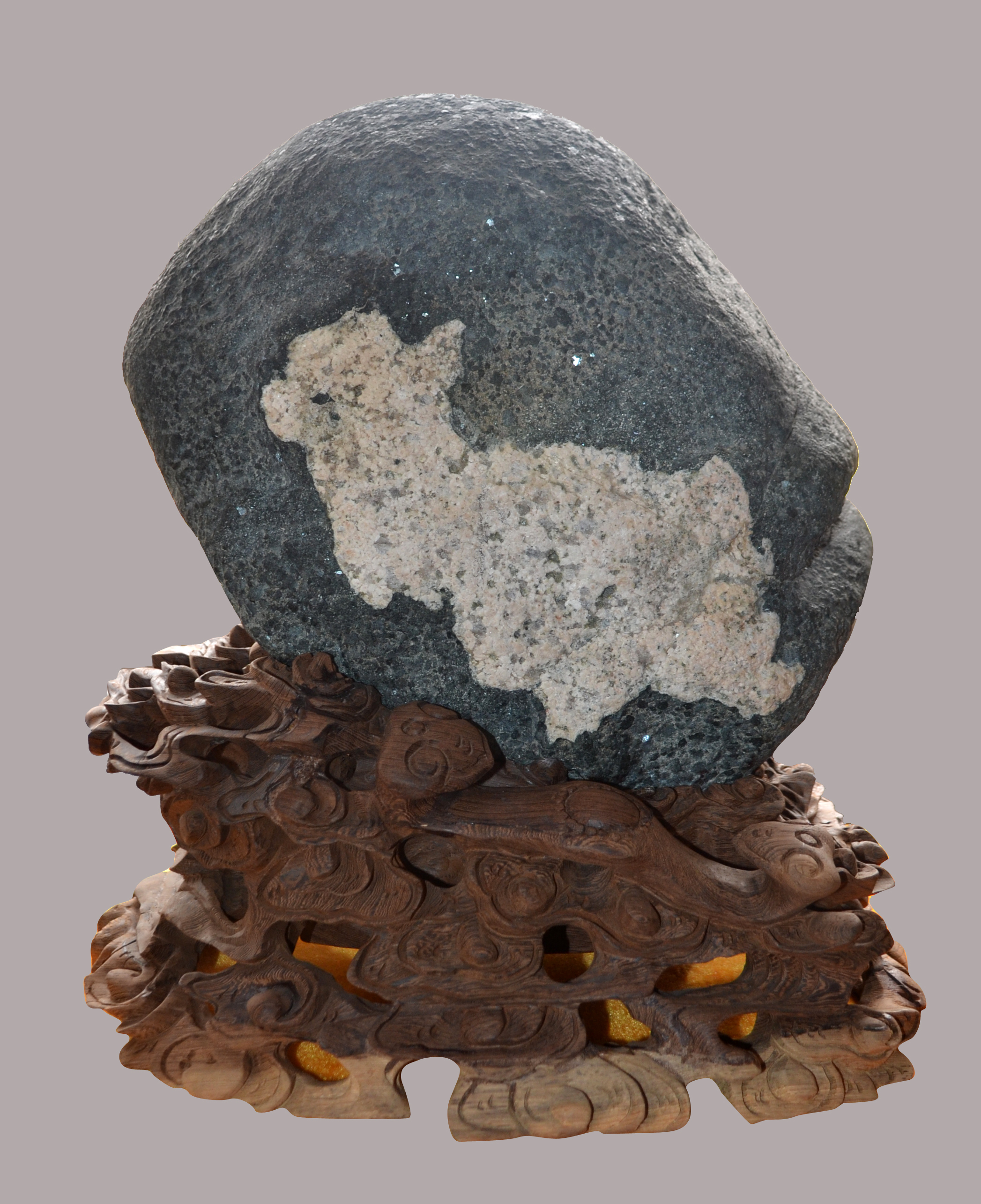 内蒙古阿拉善 大漠奇石文化博物馆内琳琅满目的奇石精品真亮眼__凤凰网