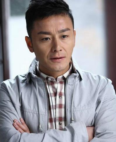 刘牧饰演夏名乐 夏名乐是邝良从小一起长大的好哥们儿,长大后他们又一