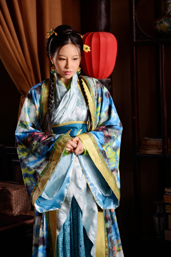 方飞《妻妾成群》饰演二夫人墨瑛