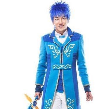 游乐|袁奇峰 代表色:深蓝色;武器:魔动枪.
