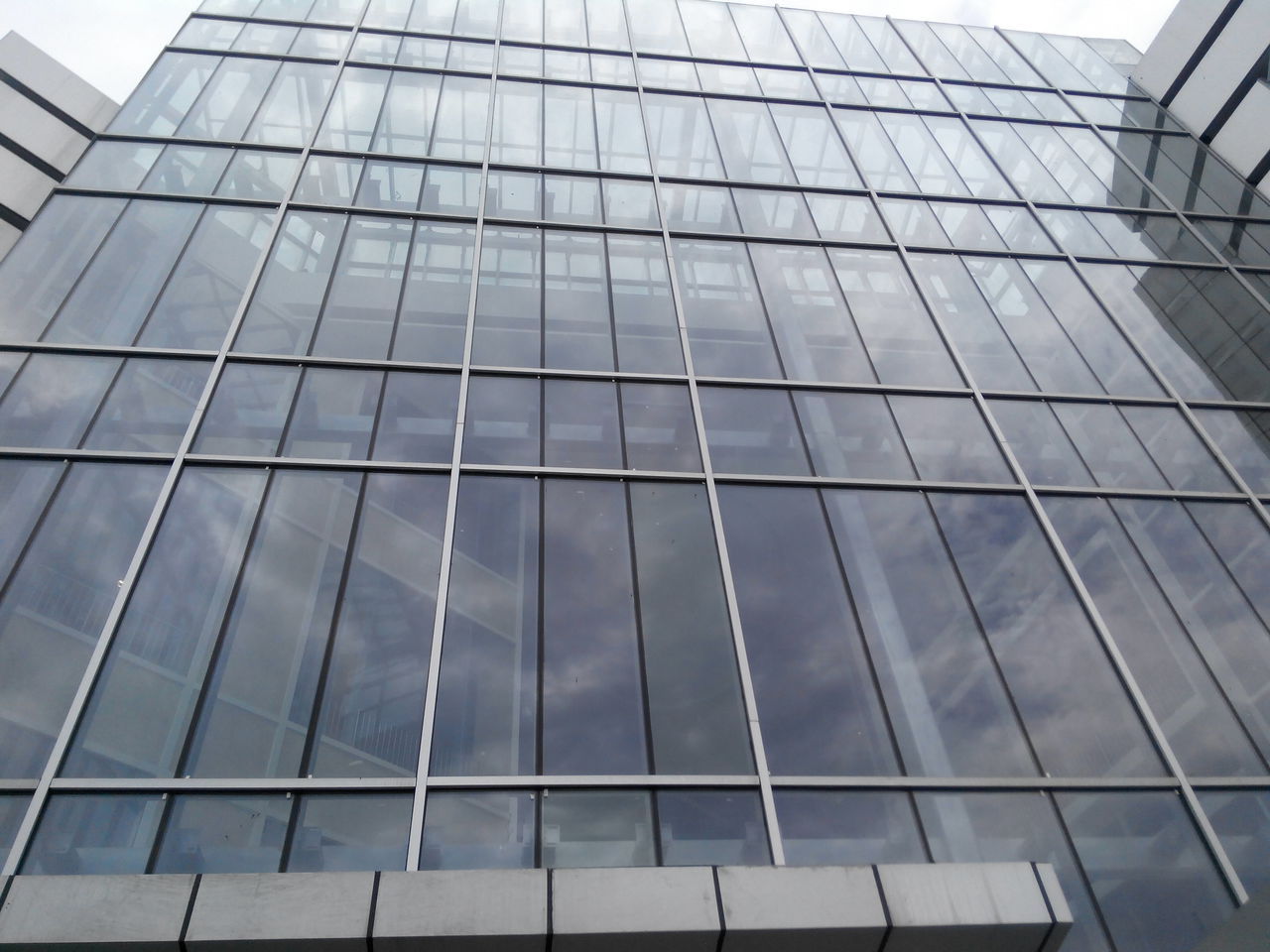 玻璃幕墙建筑项目-上海徐家汇中心办公大厦-广东信鼎建设工程有限公司