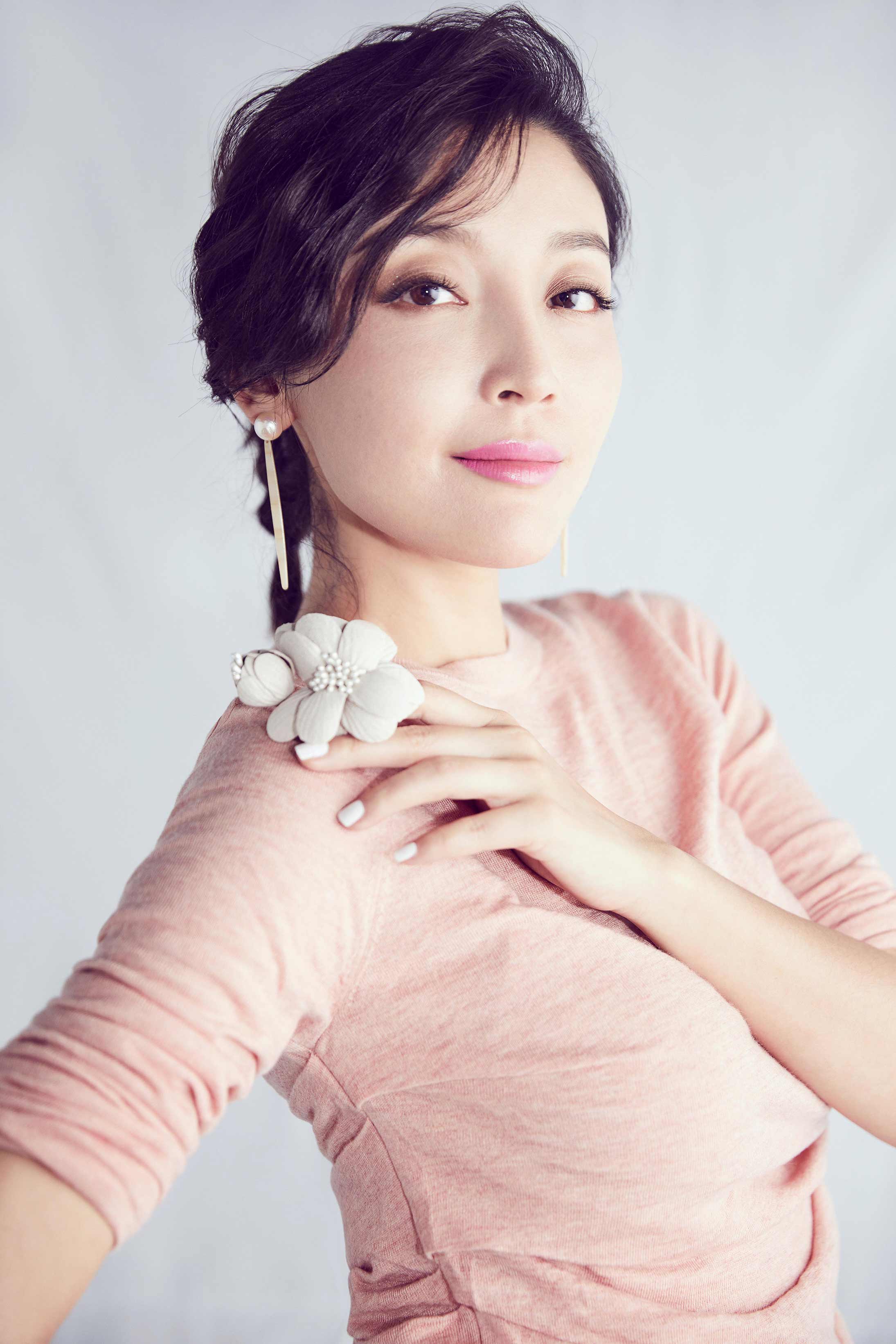 高晓菲写真曝光诠释优雅女神范儿