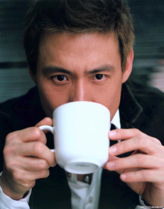 2004年秋,张学友与杜自持共同在香港会展中心新翼合作举行一场公益
