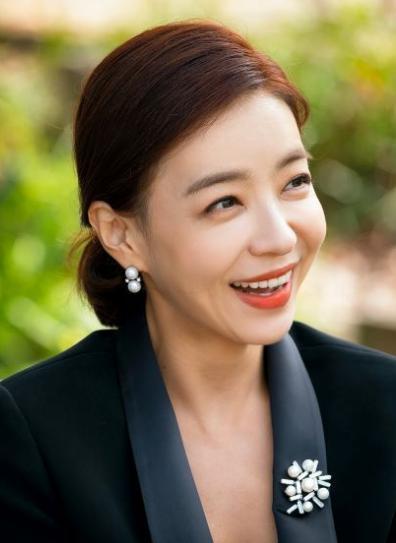 高艺琳 演员朴善英 全职家庭主妇,在赫的妻子.