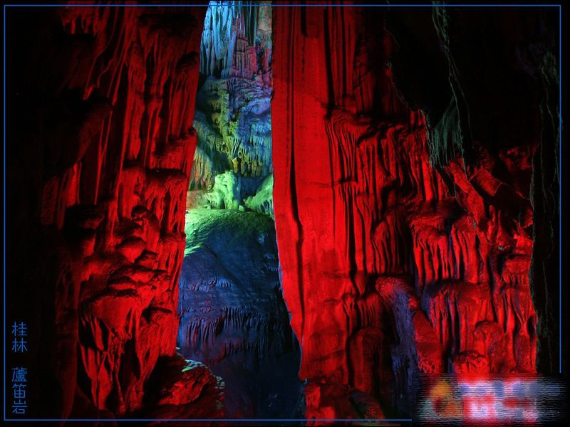 水晶宫--这里是芦笛岩最宽阔的地方,最宽处有93米,最高处18米,大厅的