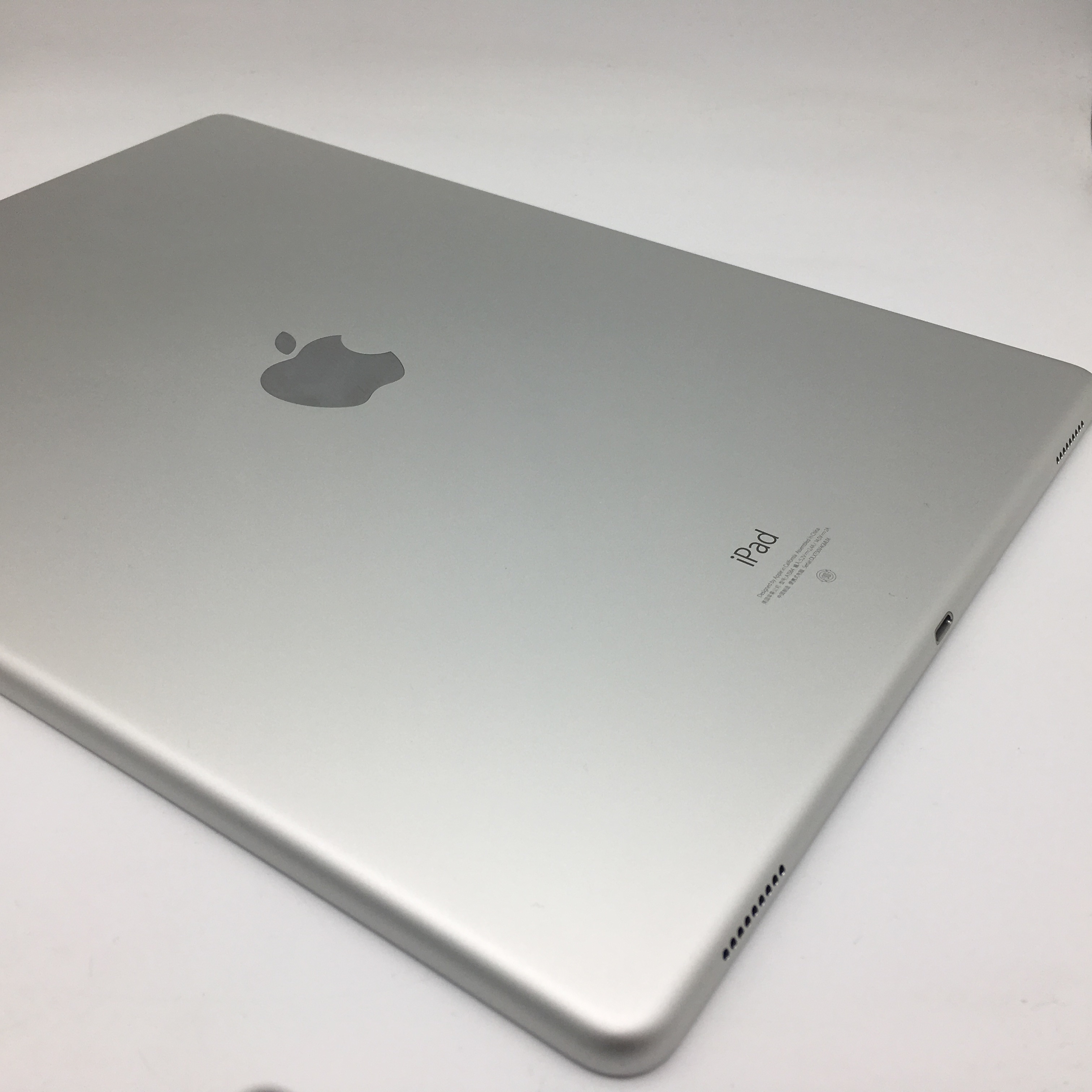 官方质检9成新 wifi版 128g 国行 银色 苹果 ipad pro12.9英寸(17款)