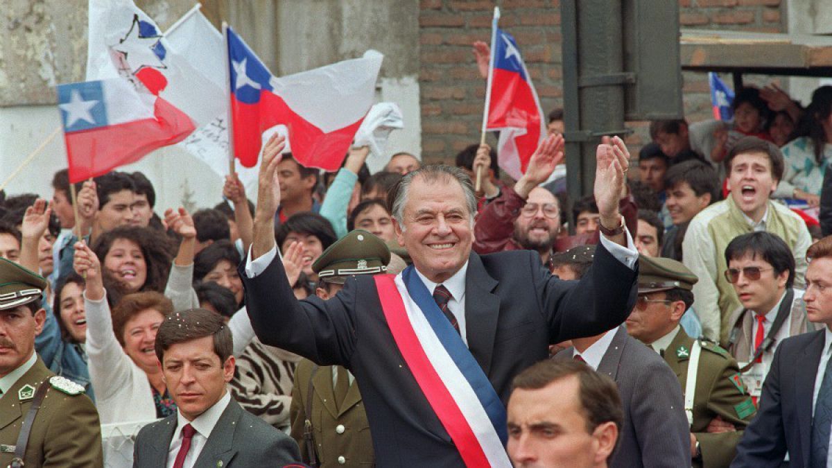 1990年3月11日,帕特里西奥·艾尔文就职总统