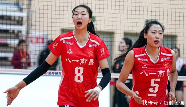 天津球迷对朱婷