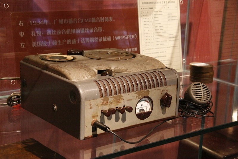 钢丝录音机
