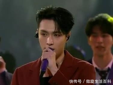 肖战跨年晚会唱歌