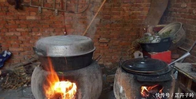 村干部用水泥堵村民炉灶