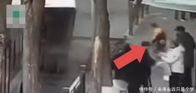 小男孩两次救人