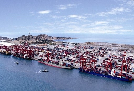 深水港(石材)深水港,即水位在-15米以下的港口.