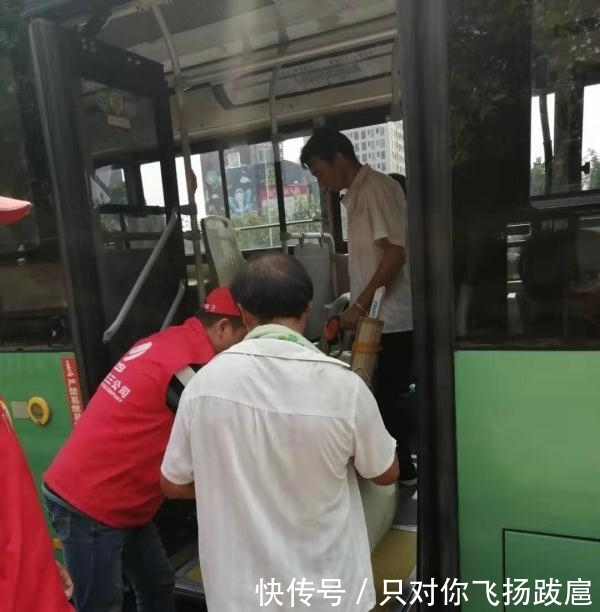 挨着郑州火车站的汽车站