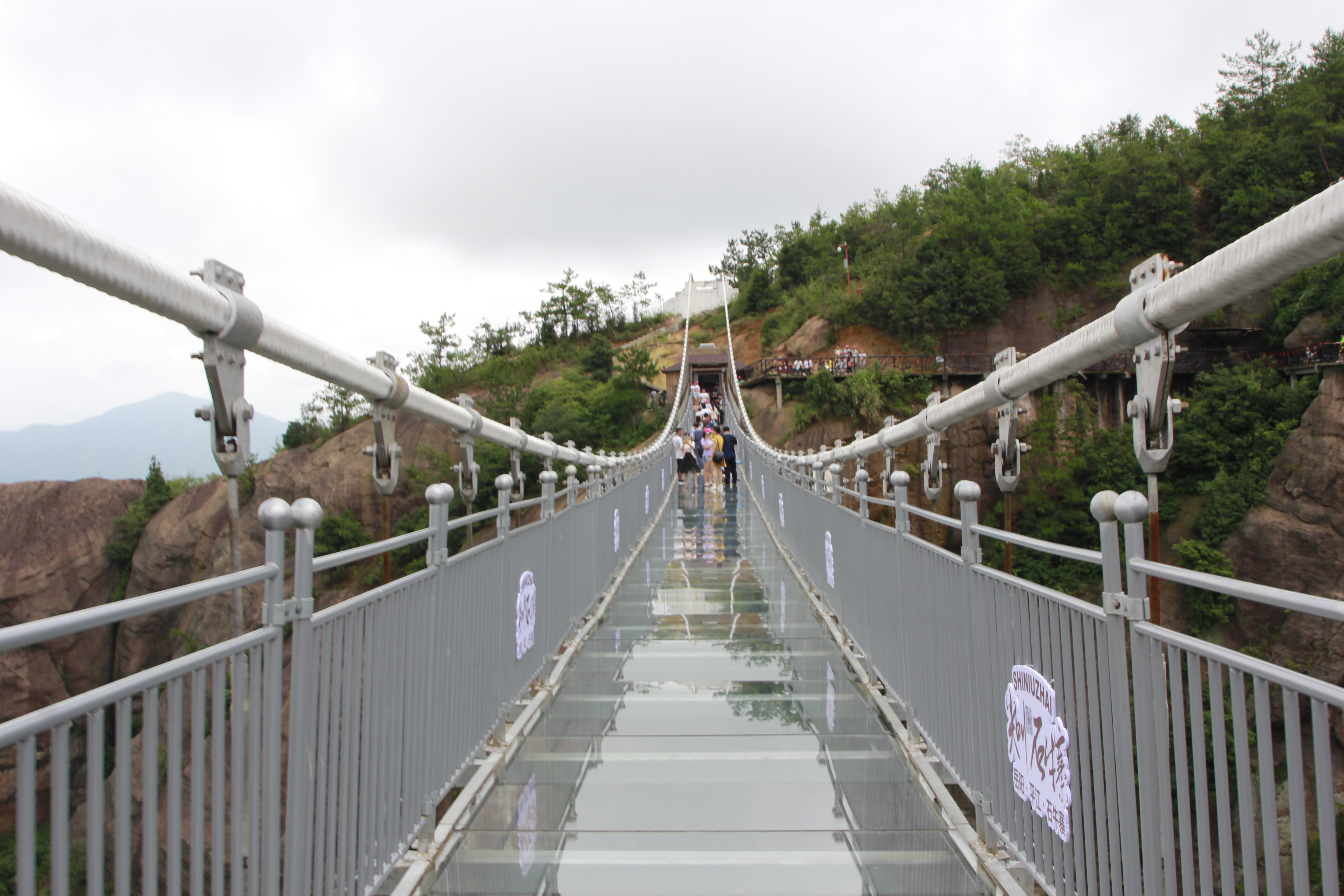 国内第二长的玻璃桥-容县都峤山白鹤云渡玻璃吊桥|吊桥|白鹤|旅游网_新浪新闻